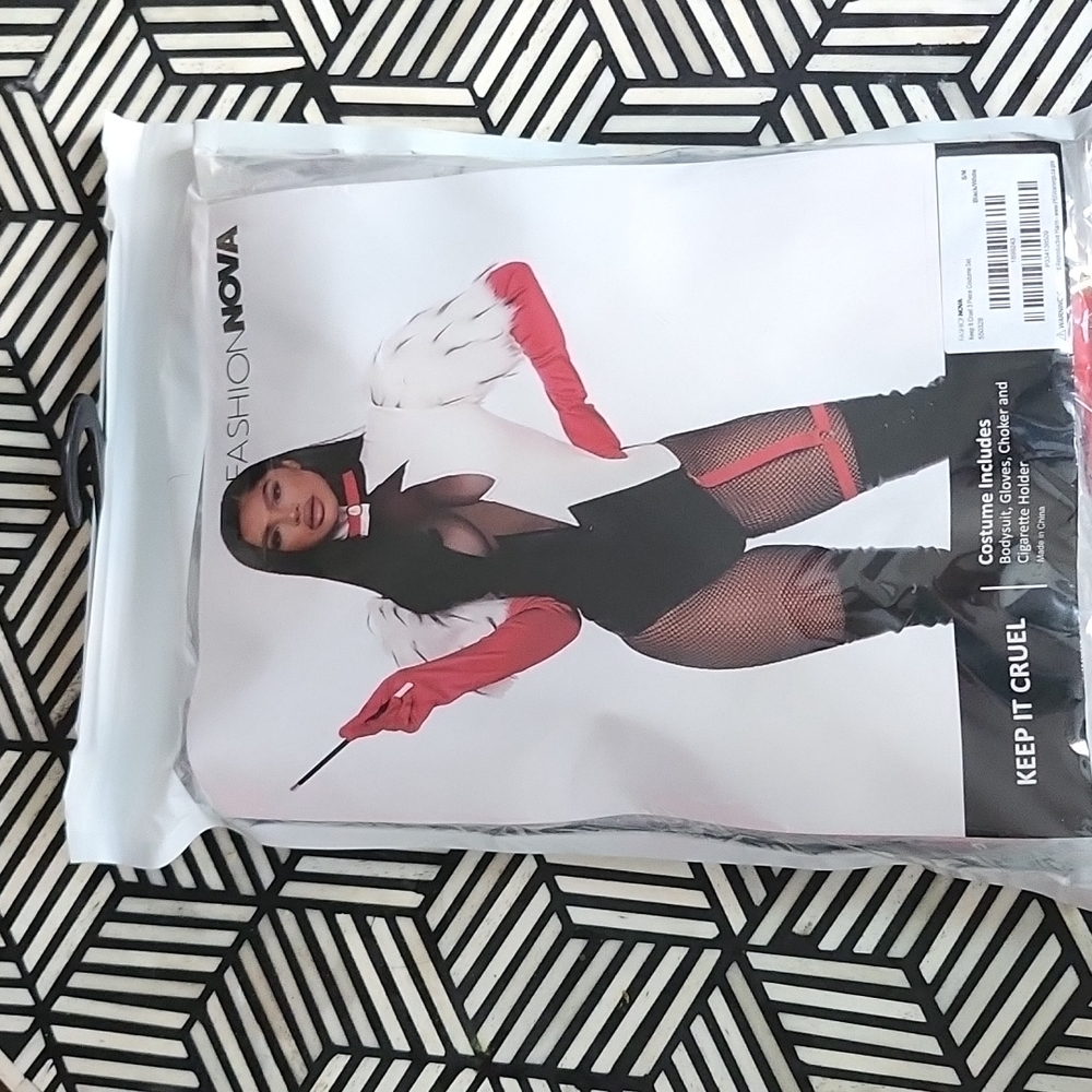 Fashion Nova Cruella Halloween costume